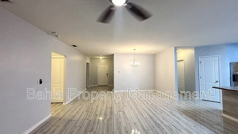 Central Pointe — Photo 4
