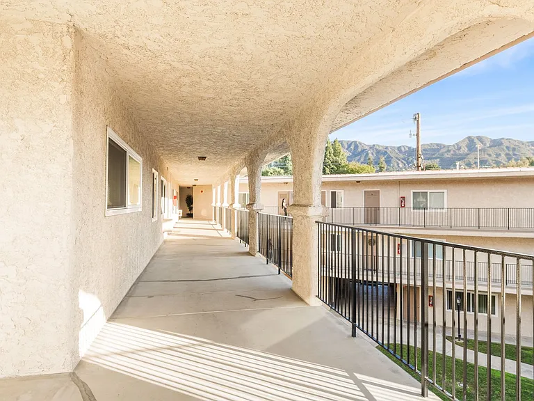 3010 Montrose Ave #26 — Photo 30