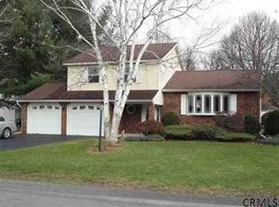 1021 Country Brook Ct, Schenectady, NY 12306