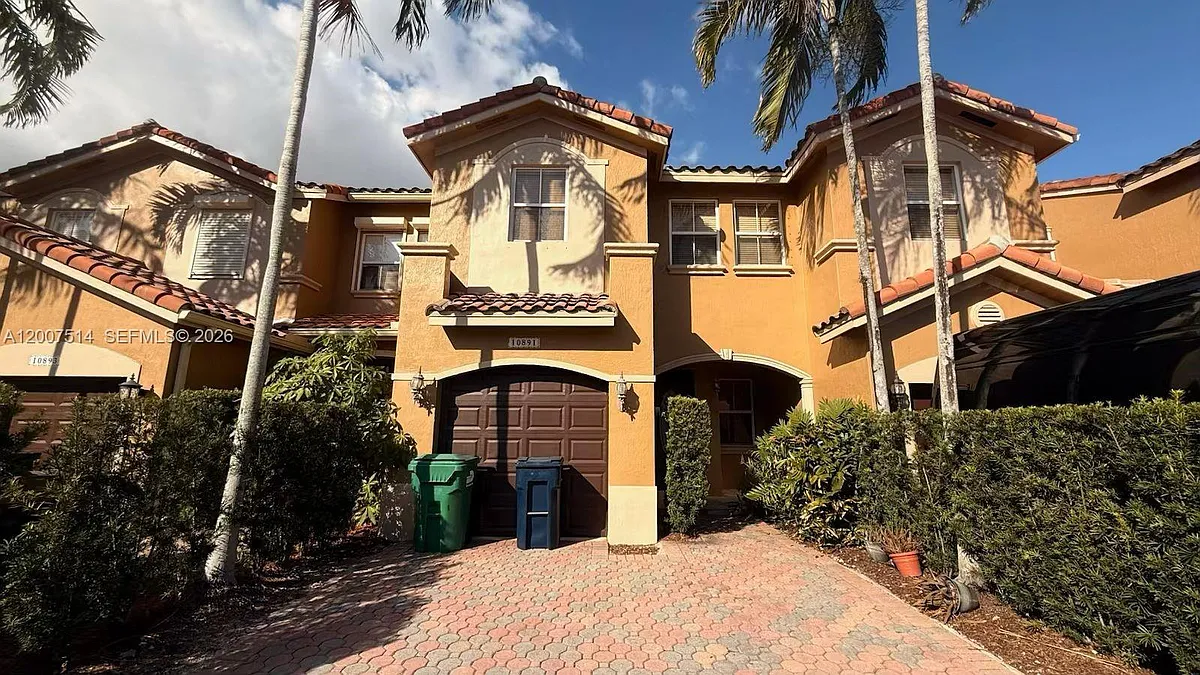 Building Photo - 10891 SW 88th Ter #10891