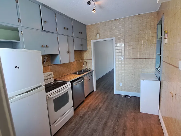 1428 Queen St — Photo 9