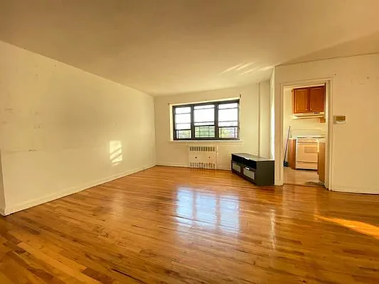 Rented by Queens Apartments Realty LLC | media 9