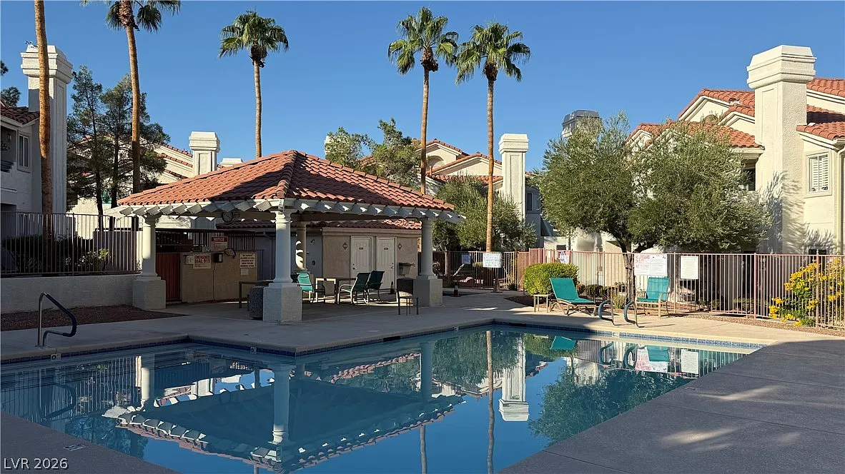 3 bed, 2.0 bath, 1266 sqft, $1,750 — Photo 3