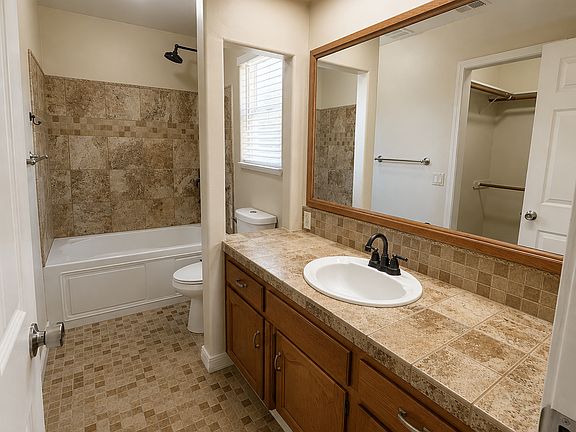 5th image of 5311 Summer Villa Dr