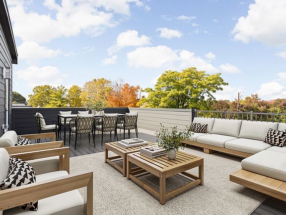 Spacious Rooftop Deck
