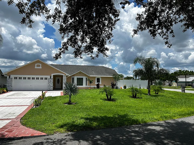 548 Loma Bonita Dr — Photo 2