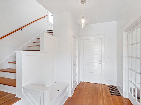 4th image of 3116 N Vancouver Ave