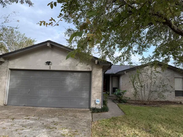 1126 Pinecroft Dr, Sugar Land, TX 77498