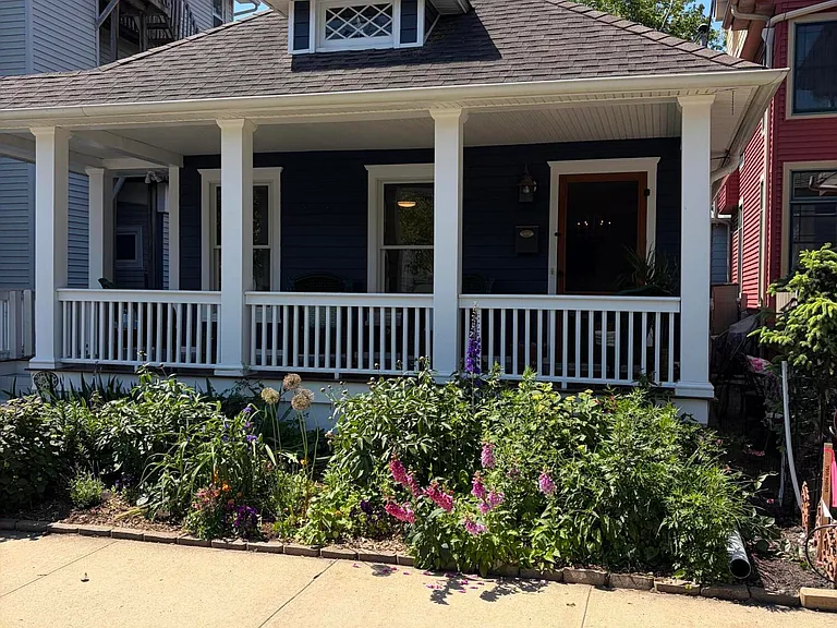 82 Abbott Ave — Photo 2