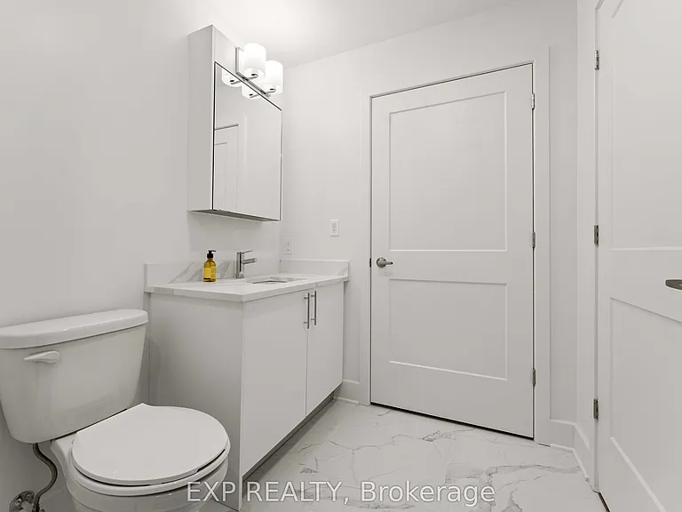 180 George St #2607 — Photo 38