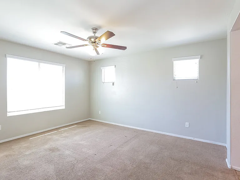 7907 S 50th Ln — Photo 13