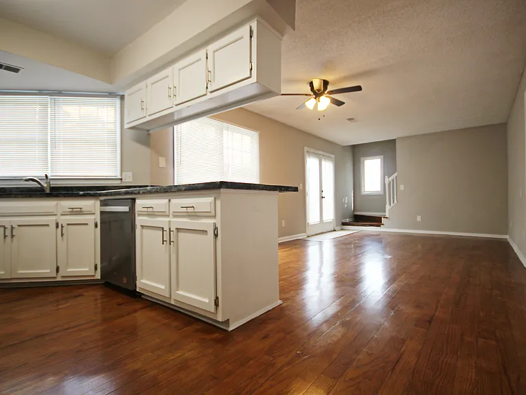 4525 Fox Creek Dr — Photo 4