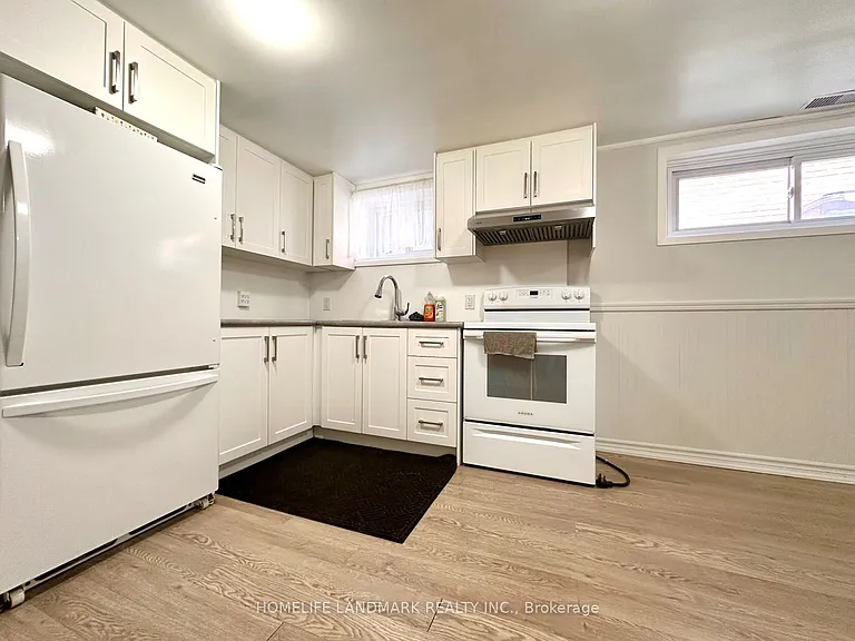 48 Shaftesbury St #LOWER — Photo 12