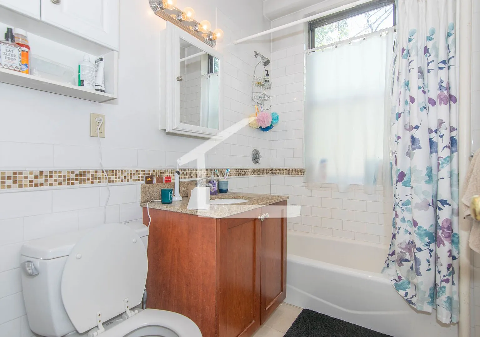 Beautifully updated 3 bed unit next to the Green Line in Allston. — Photo 4