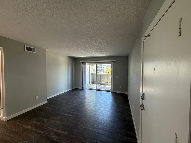 The James Apartments — Photo 102