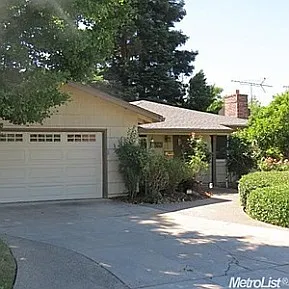 10398 Ambassador Dr photo 1