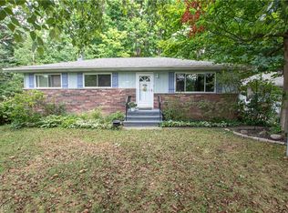 9465 Ledge Acres Dr, Macedonia, OH 44056