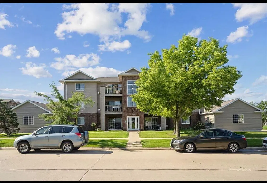 2 bed, 1029 sqft, $1,395 — Photo 1