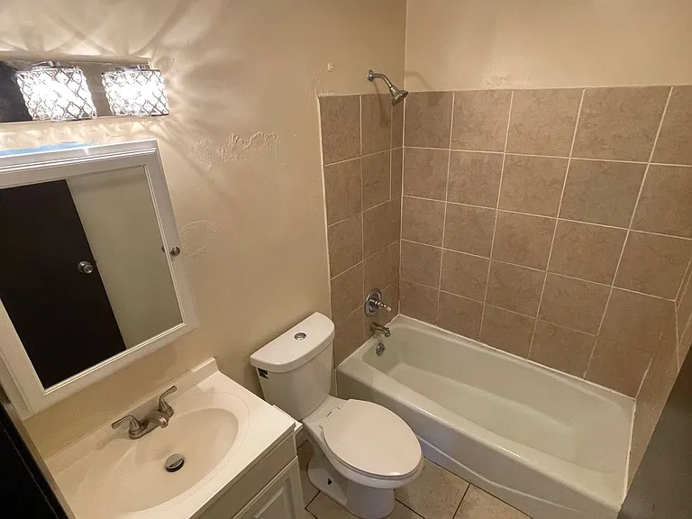 718 Myrtle St — Photo 3