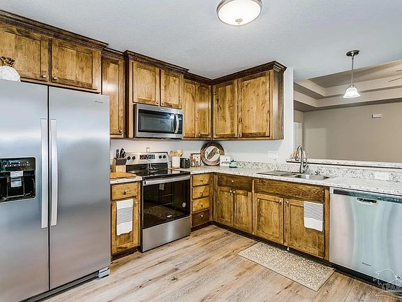 3rd image of 5890 Daffodil Dr