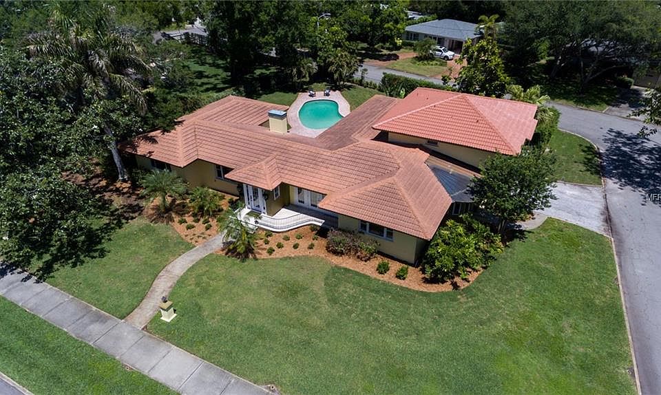 1st image of 230 Bandera Way NE