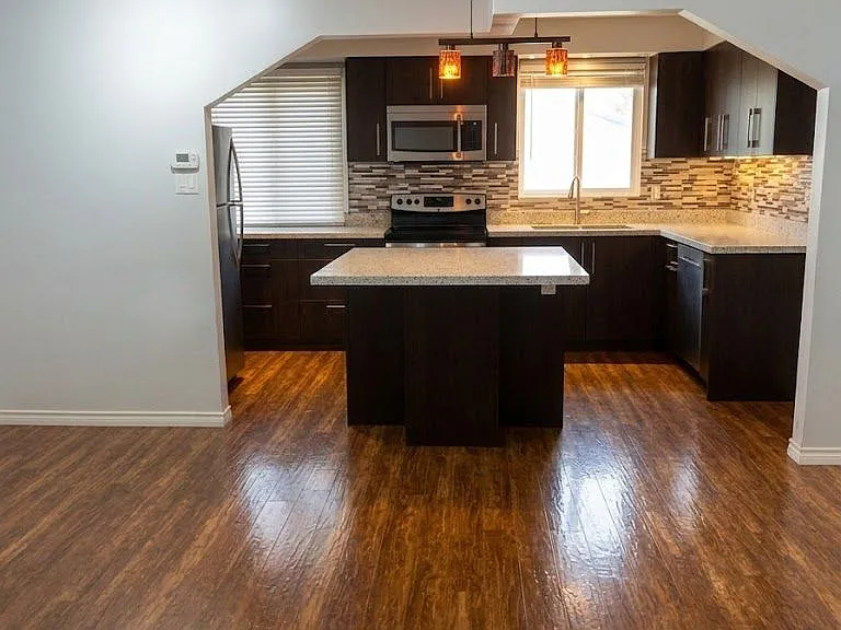 1470 Aldersbrook Rd — Photo 4