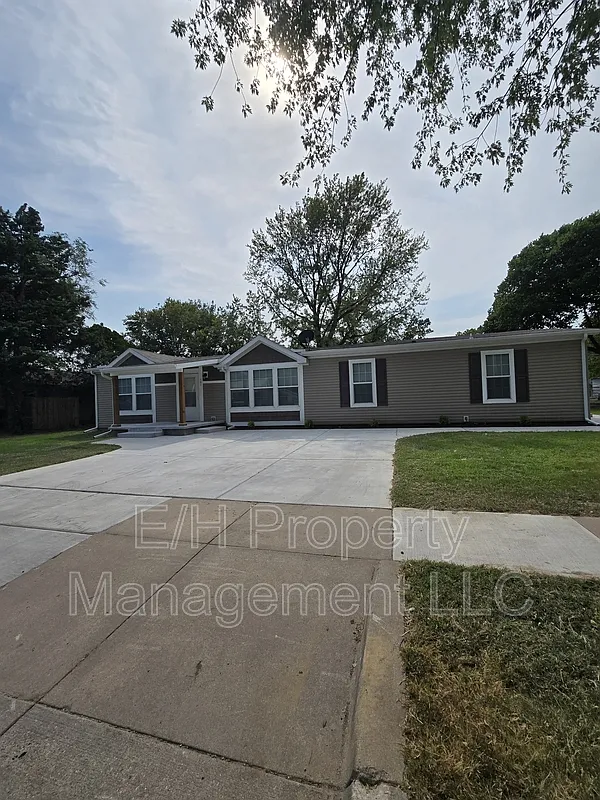 3 bed, 2.0 bath, 1706 sqft, $1,600 — Photo 4