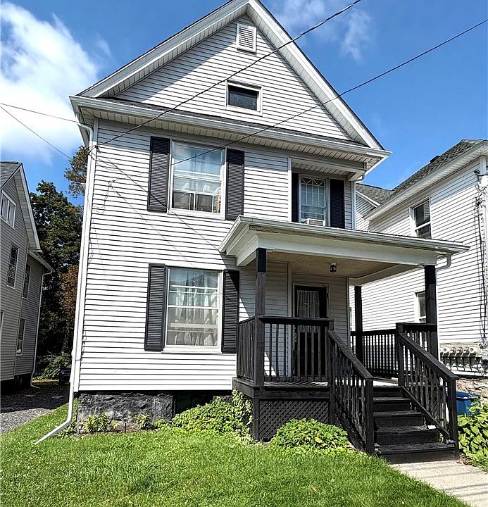 1st image of 213 Janet St