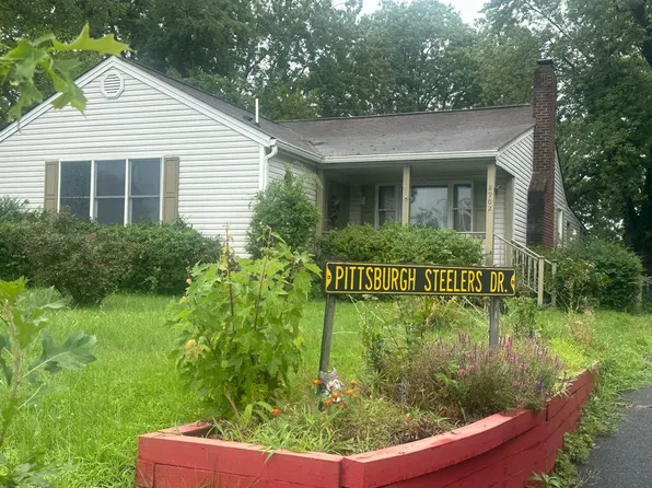 8902 Sudley Rd, Manassas, VA 20110