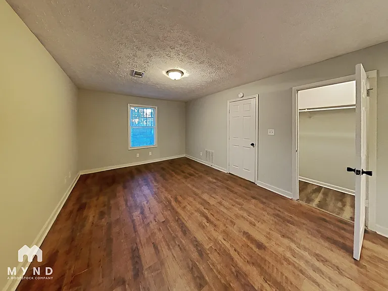 588 Henderson Rd — Photo 6