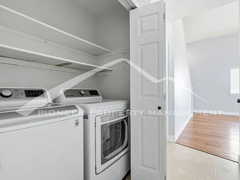333 Sanders Cir — Photo 11