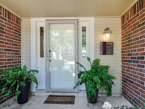 3rd image of 15803 Lakecliffe Dr