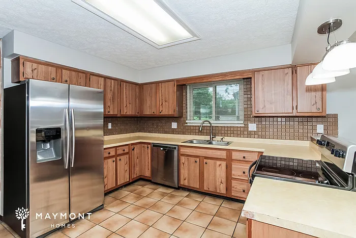 8233 Lake Ridge Dr — Photo 3