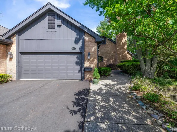 1897 Pine Ridge Ln #12, Bloomfield Hills, MI 48302