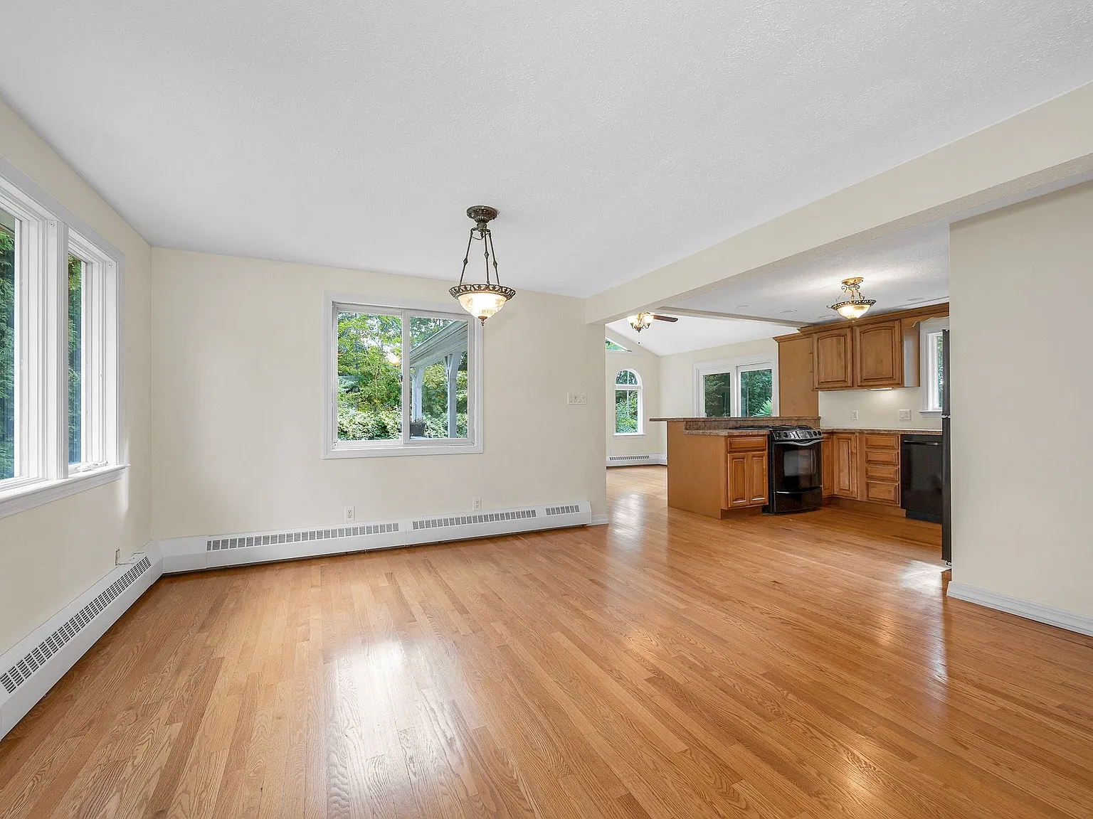 3 bed, 2.5 bath, 1652 sqft, $3,800 — Photo 4