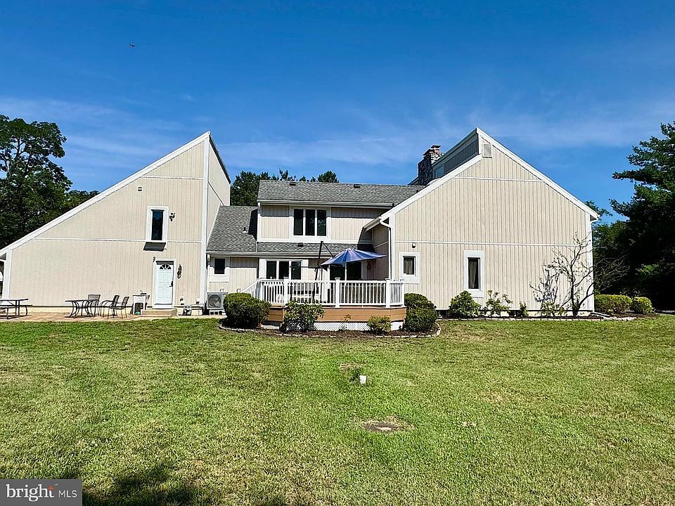 2nd image of 970 Bortons Landing Rd