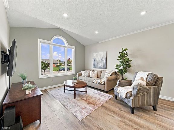 5th image of 4 Macpherson Dr