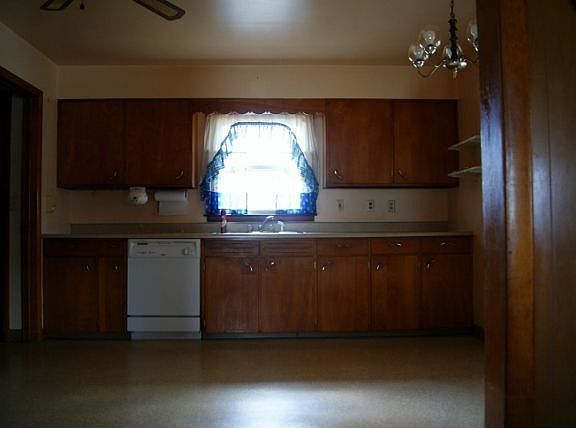 4th image of 606 S East St