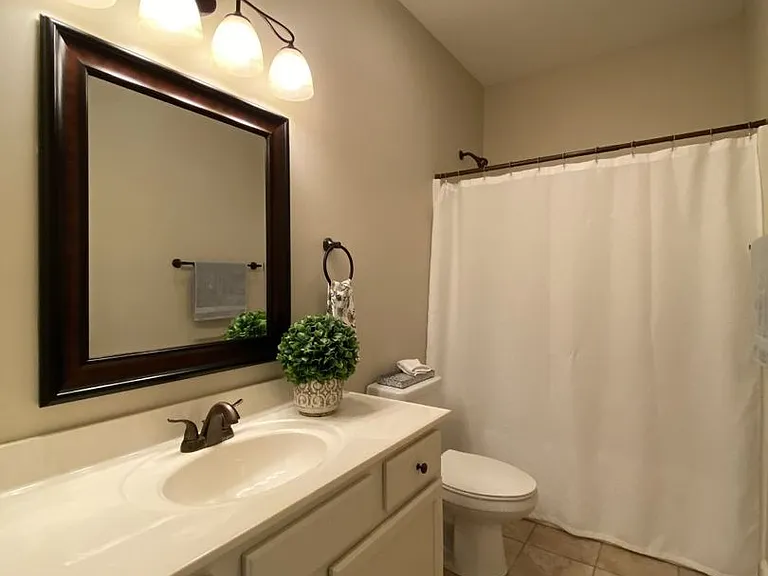 Eagle View Luxury Apartments — Photo 216
