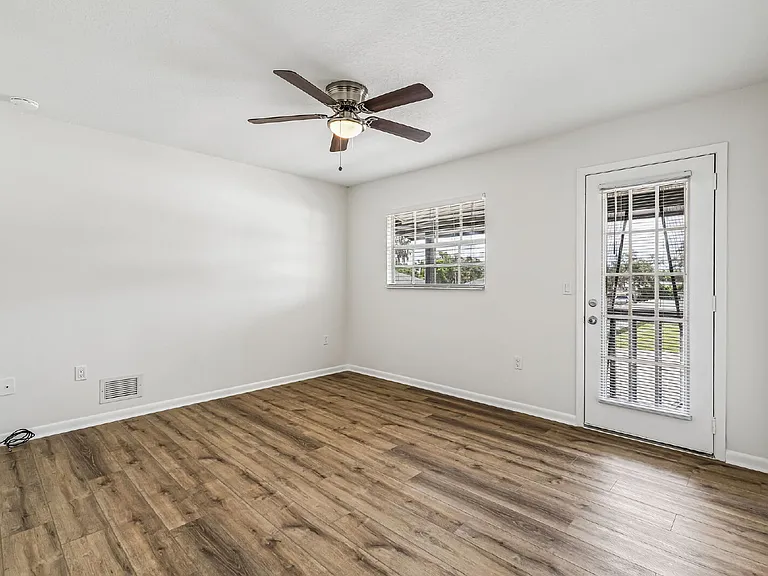 2774 Seahorse Ct — Photo 11