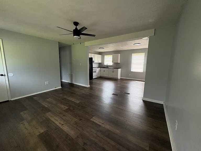 406 Cary Dr — Photo 7