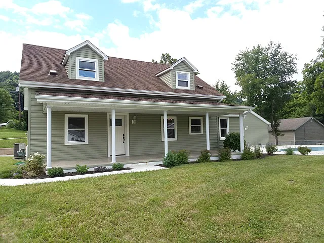 1396 Rosemount Rd photo 1