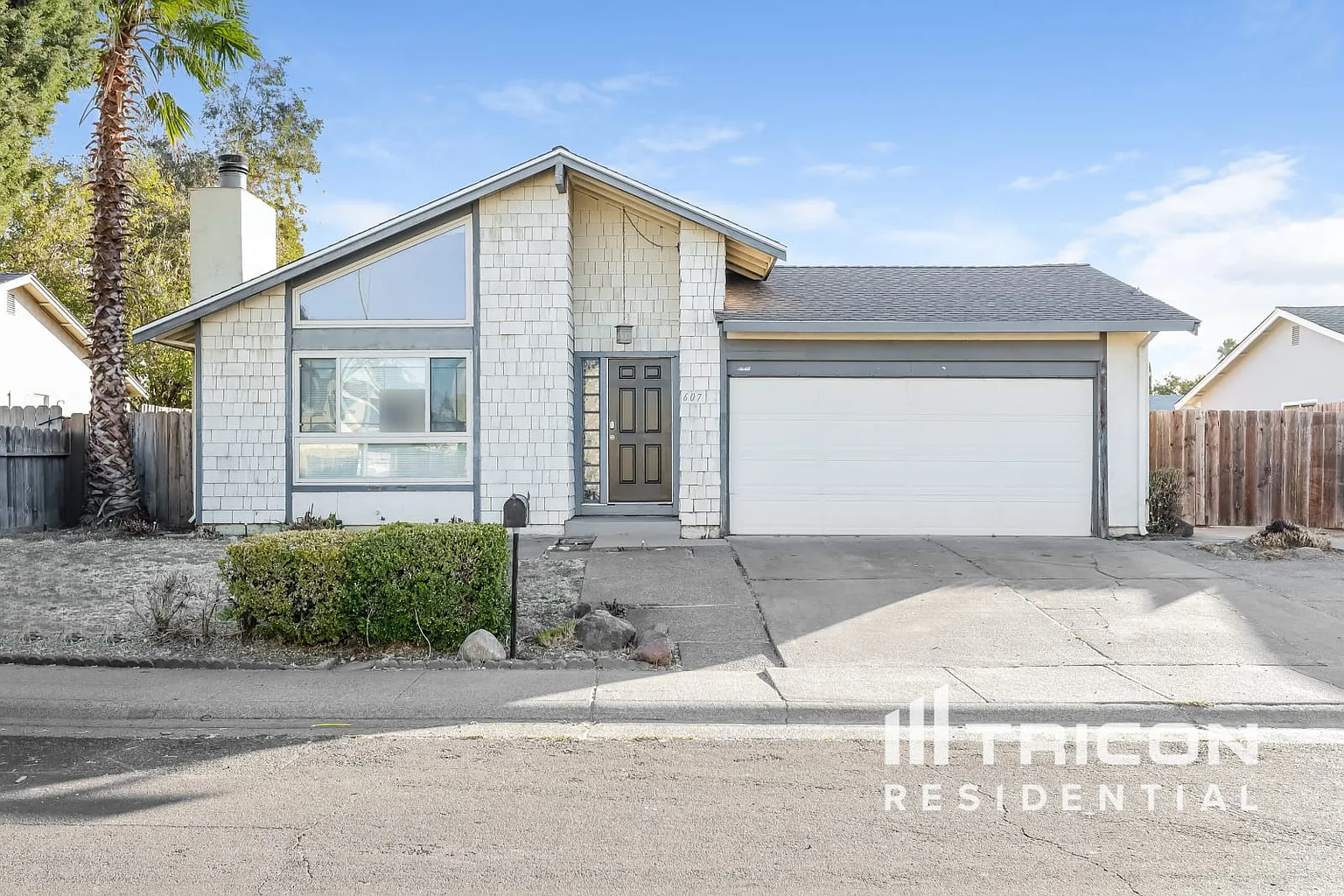607 Skylark Dr photo 1