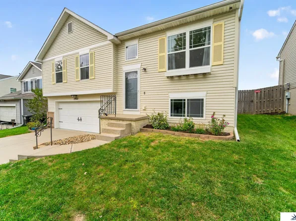 19512 T St, Omaha, NE 68135
