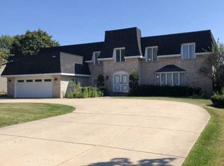 16W623 87th St #1, Willowbrook, IL 60527