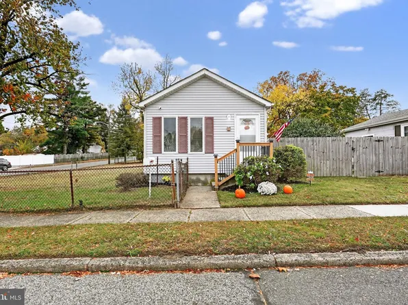 320 New Jersey Ave, National Park, NJ 08063