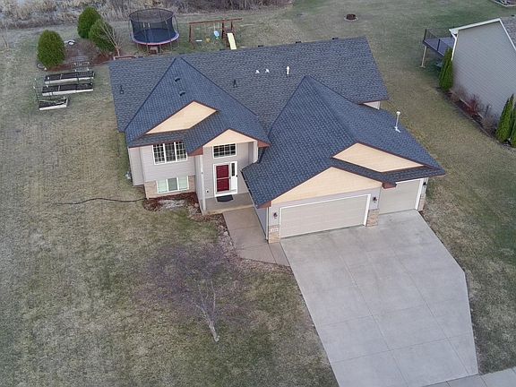 2nd image of 929 Farmers Ridge Trl