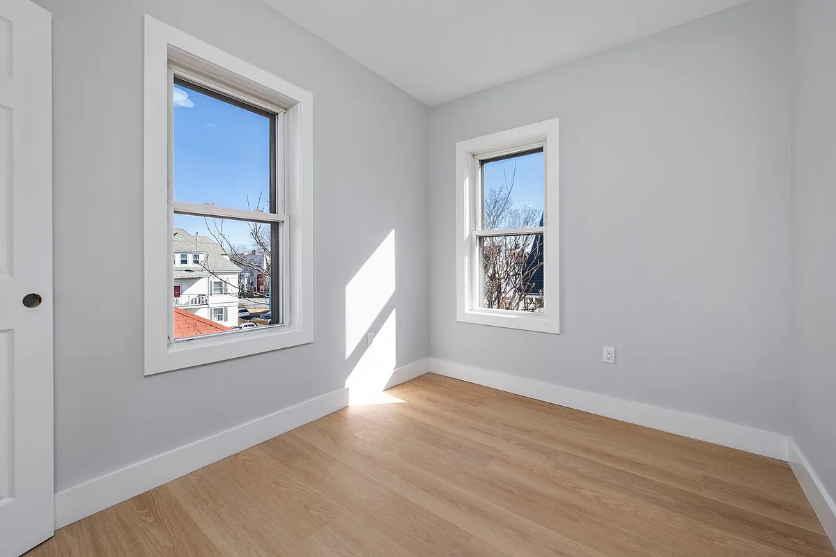 Building Photo - 566 Shirley St #6