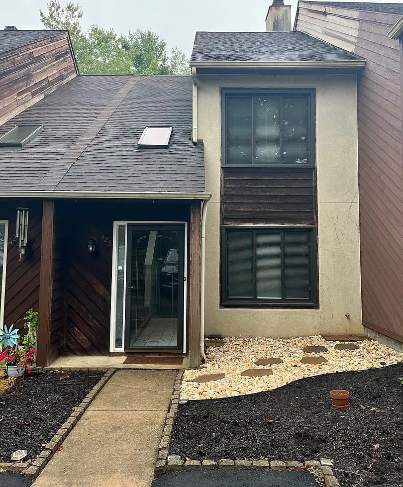 2bed 1.5 Bath Townhouse — Photo 1