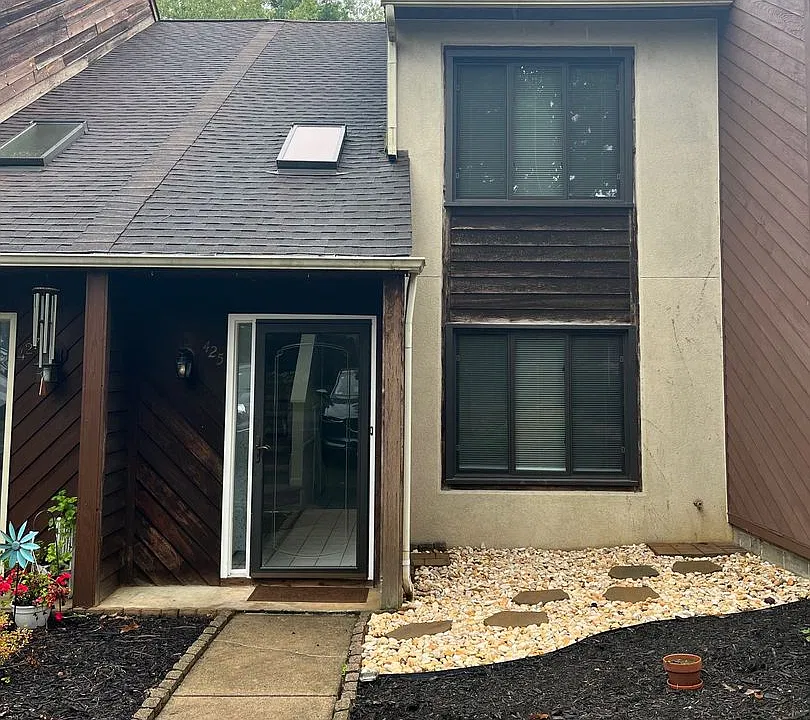 425 Stonegate Ct
